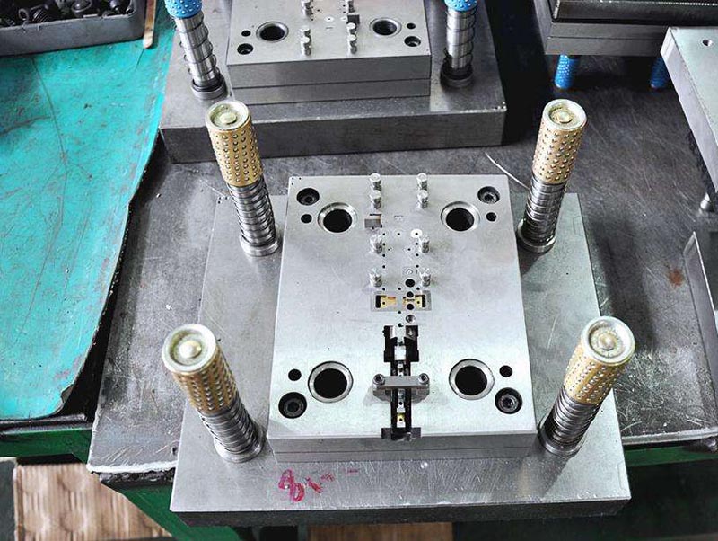 岳阳模具制造-01